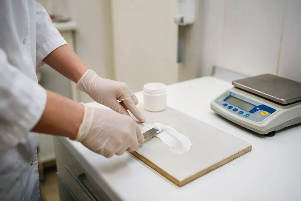 Farmaceuta-specjalista-farmacji-aptecznej-test