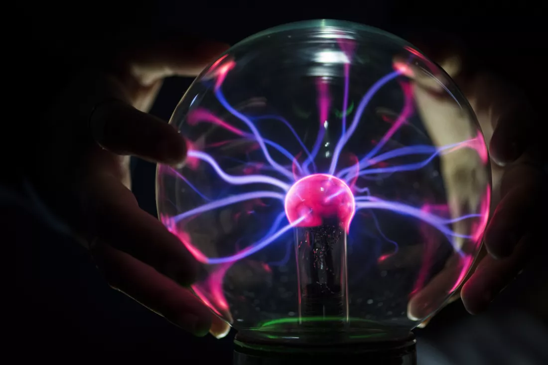 closeup-plasma-globe-darkness