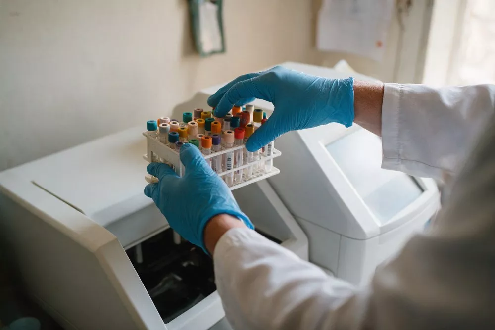 Lekarz-specjalista-diagnostyki-laboratoryjnej-test